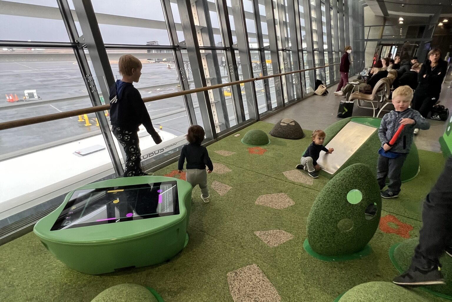 Zona infantil aeropuerto islandia
